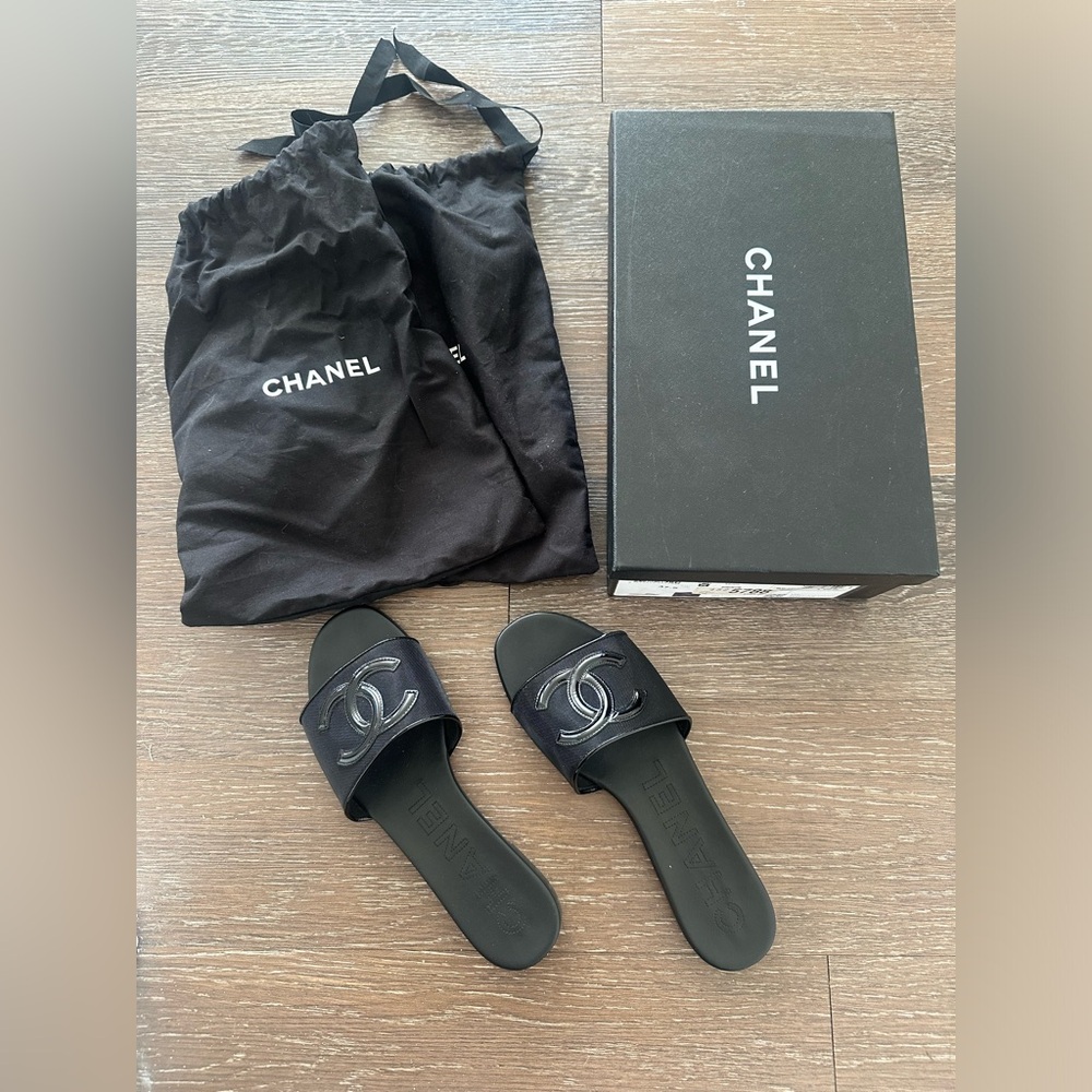 Chanel slipper mules (37.5) black